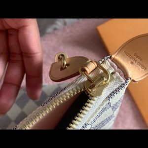 Louis Vuitton shoulder handbag medium size